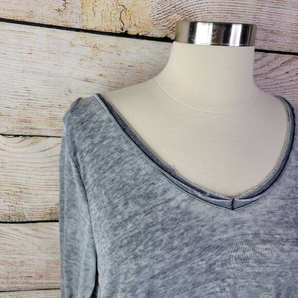 Cyrus Women's Gray Faded Long Sleeve Scoop Neck Distressed Sweater Size Medium - Picture 2 of 5